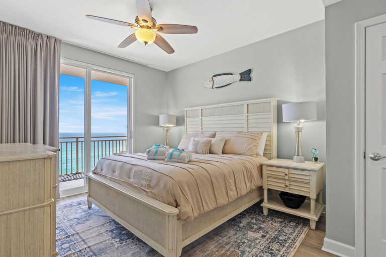 Room 5, Sandy Toes Retreat! Beachfront Fun at Splash Resort! Sleeps 6, Bay