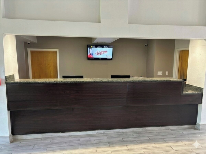 Reception, HomeTowne Studios By Red Roof Birmingham, Shelby