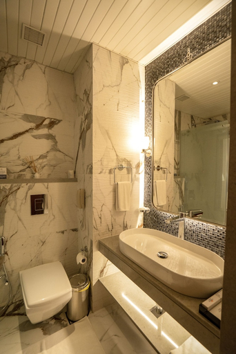 Bathroom 5, Evershine - A Keys Resort, Satara
