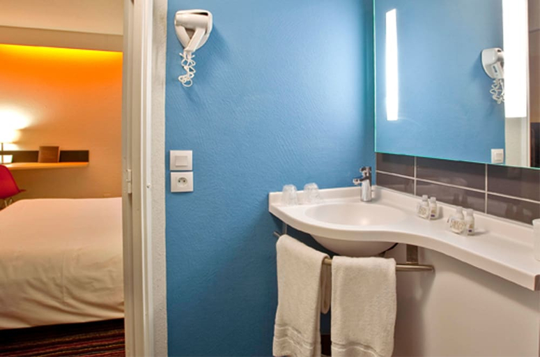 Bathroom 3, Hotel Kyriad Tours Sud - Chambray lès Tours, Indre-et-Loire