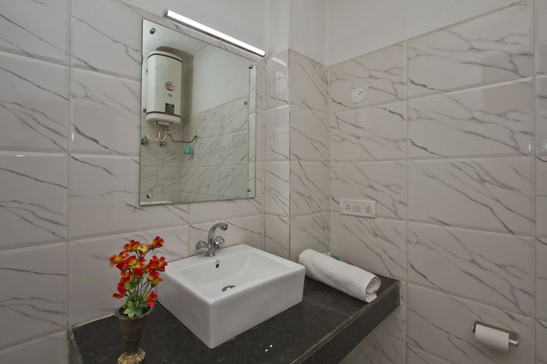 Bathroom 3, Hotel Sitara International, Kullu