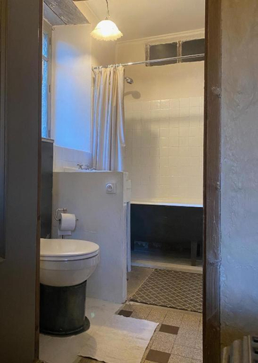 Bathroom, La Maison dans la foret, Tarn