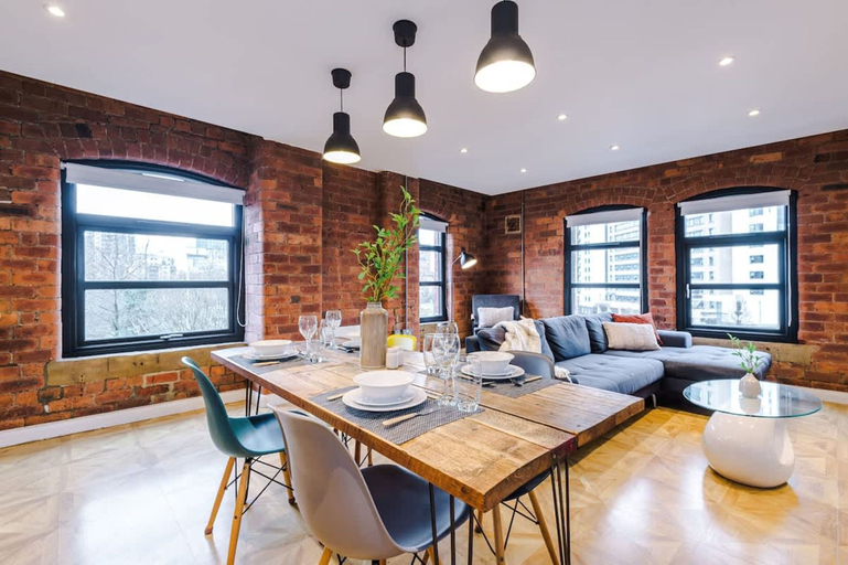 Room 4, Modern 2-bed Flat in Central Leeds - Sleeps 6, Leeds