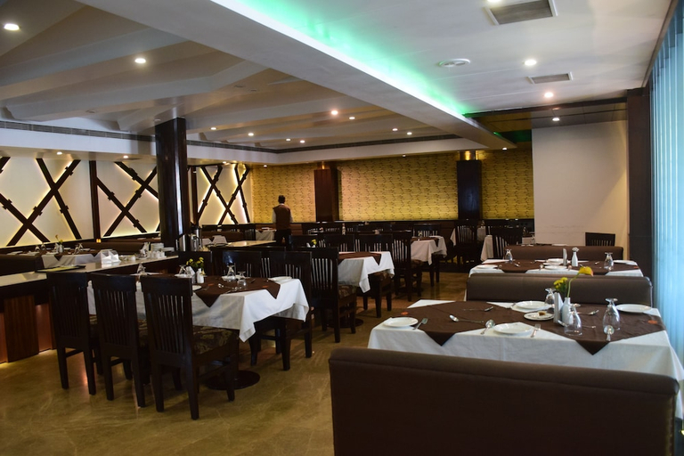 Food & Drinks, Hotel Ravisha Continental, Kaushambi