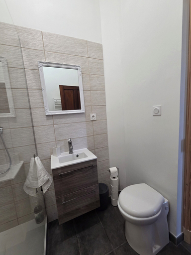 Bathroom 2, Domaine de Lasserre, Gers