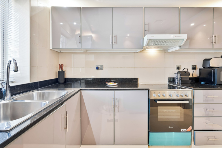 Private kitchen 2, PVH - 2BR near Marina Promenade, Dubai