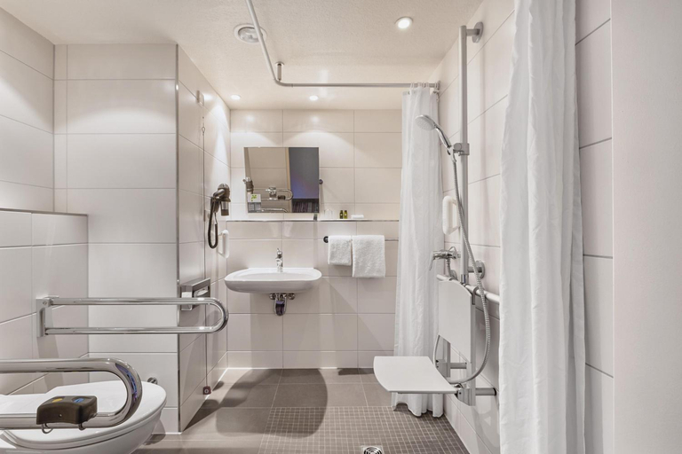 Bathroom 2, H+ Hotel Bochum, Bochum