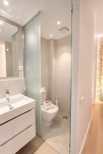 Bathroom 3, Collection Latina, Madrid