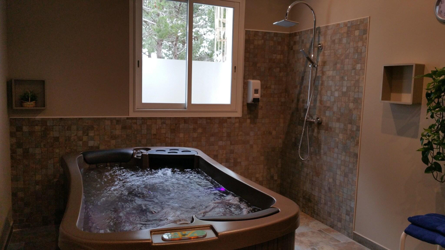 Bathroom 4, Belvedere, Pyrénées-Orientales
