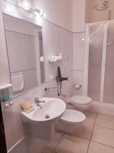 Bathroom 5, algherohorizon, Sassari