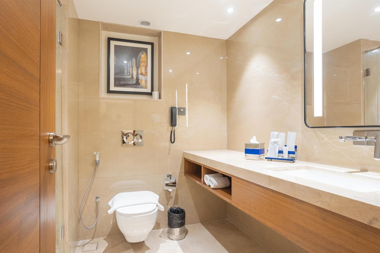 Bathroom, Golden Tulip Jaipur City Center, Jaipur