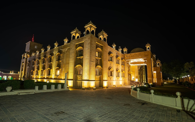 Exterior & Views