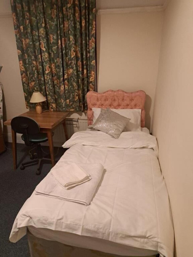 Room 1, London Seven Kings, London