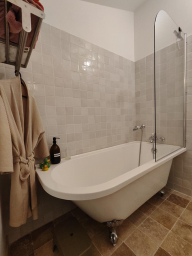 Bathroom 2, Maison d'hotes La bien-Aimee, Maine-et-Loire