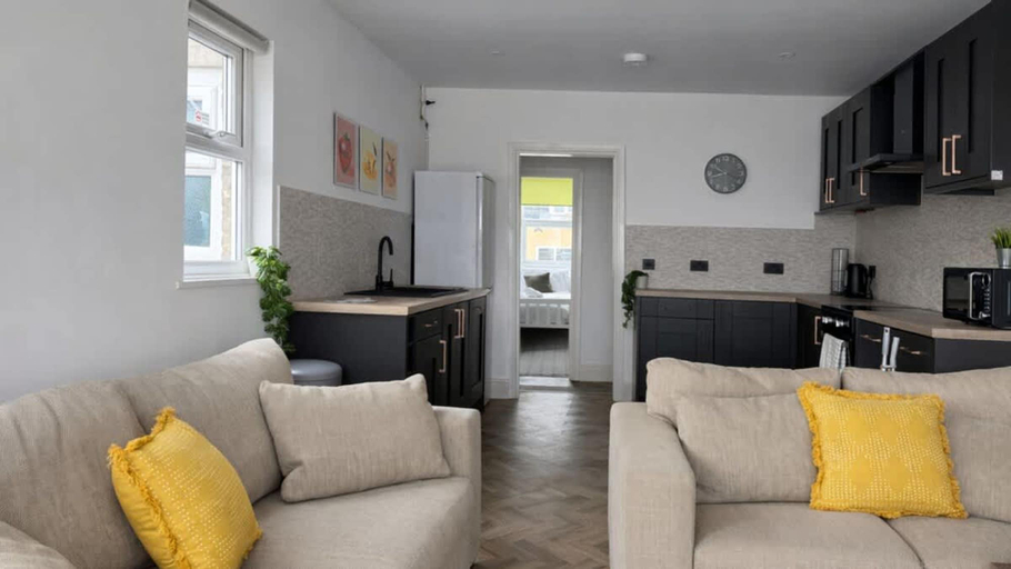 Room 2, Ramsey 2BR Apart NR A14 A1 Long Stay Discount, Cambridgeshire