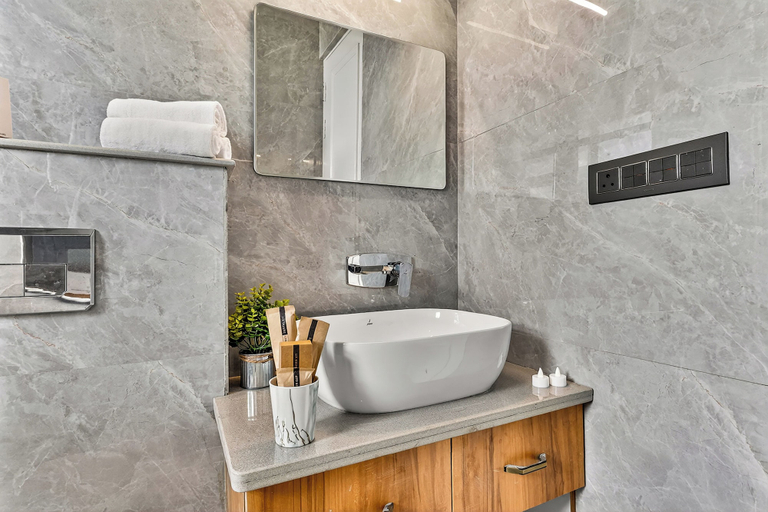 Bathroom 3, ELIVAAS Kimadi House 4 BHK With Pool, Dehradun
