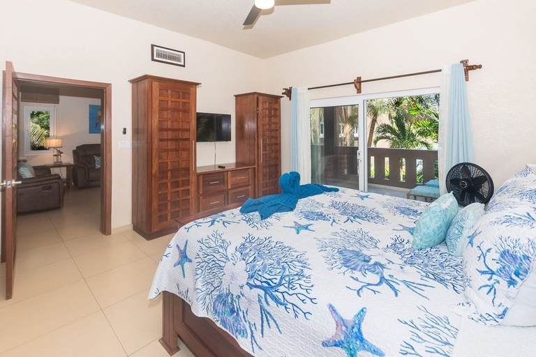 Room 5, Egret 2 At Mangrove Dock 3 Bedroom Condo, Roatán