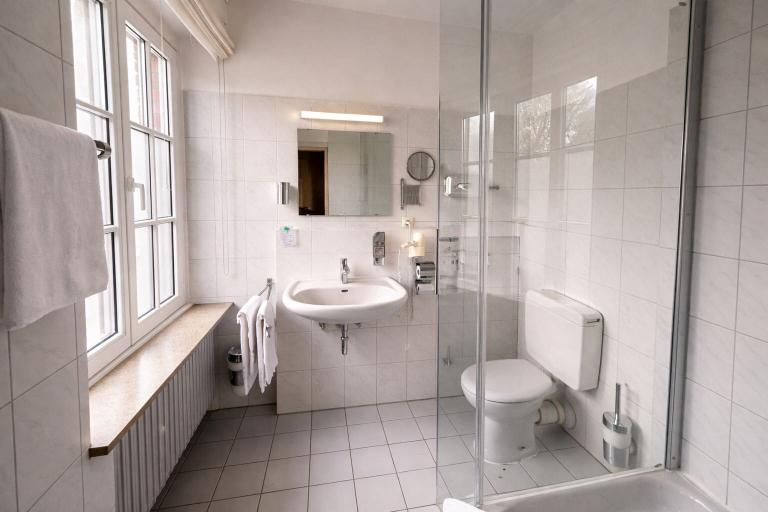 Bathroom 3, Stadthotel Jülich, Düren