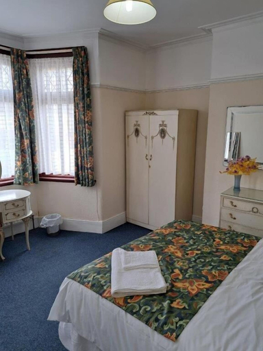 Room 5, London Seven Kings, London