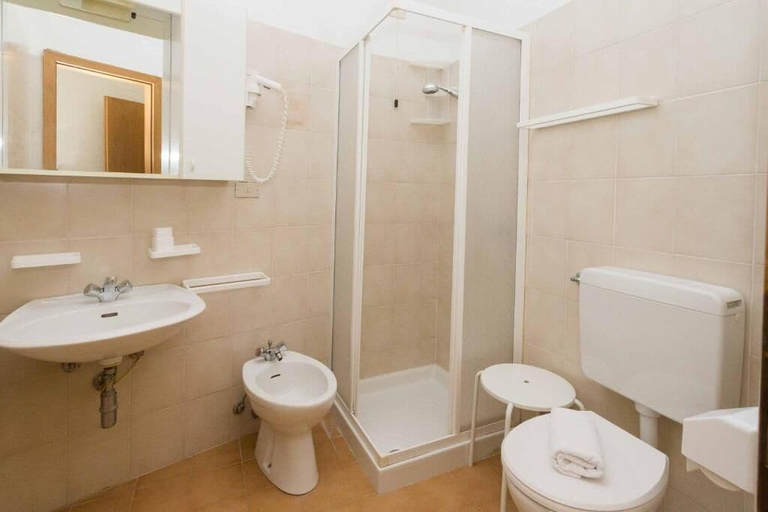 Bathroom 5, Aktiv Hotel Eden, Trento