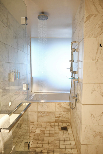 Bathroom 5, Palms Place, Clark
