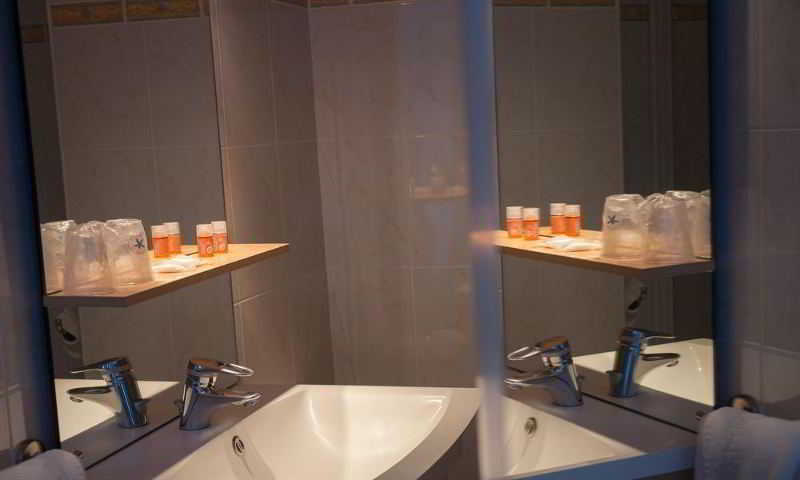 Bathroom, INTER-HOTEL Le Quercy, Lot