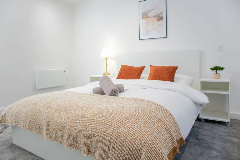 Room 3, Modern 4-bed Apartment Leeds Business District, Leeds