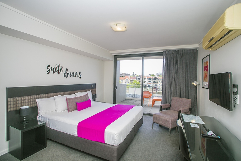 Bedroom 3, East Perth Suites Hotel, Perth