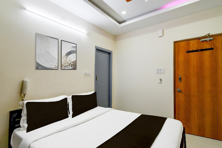 Room 3, Deluxe sri Balaji Luxary Rooms, Hyderabad