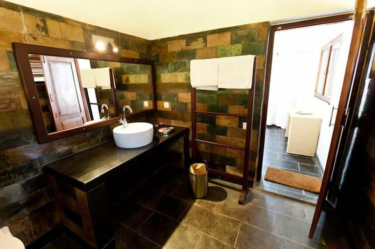 Bathroom 5, Kanan Beach Resort, Kasaragod