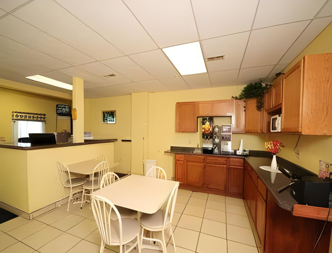Others 5, Super 8 by Wyndham Yankton, Yankton
