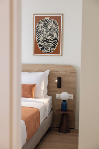 Room 4, Leon by Zoia Living, Attica