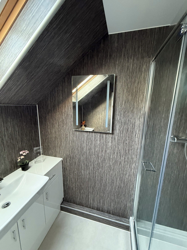Room 4, 6 Caberfeidh Bed and Breakfast, Highland