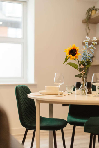 Room 4, Central Leeds 1-bed Apartment Near Train Station, Leeds