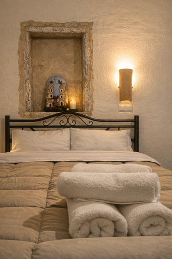 Others 3, Castello, Peloponnese