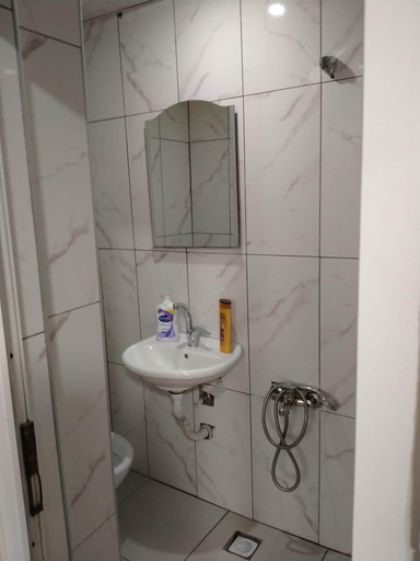 Bathroom 5, Ari Otel, Merkez