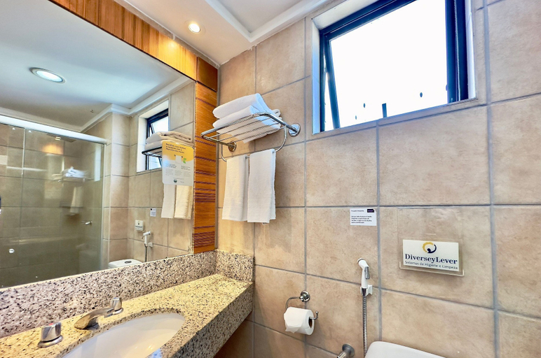 Bathroom 3, Hotel na Beira Mar de Fortaleza, Fortaleza