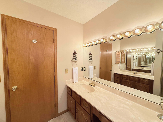 Bathroom 2, Cozy Cove Escape Lakefront, Camden