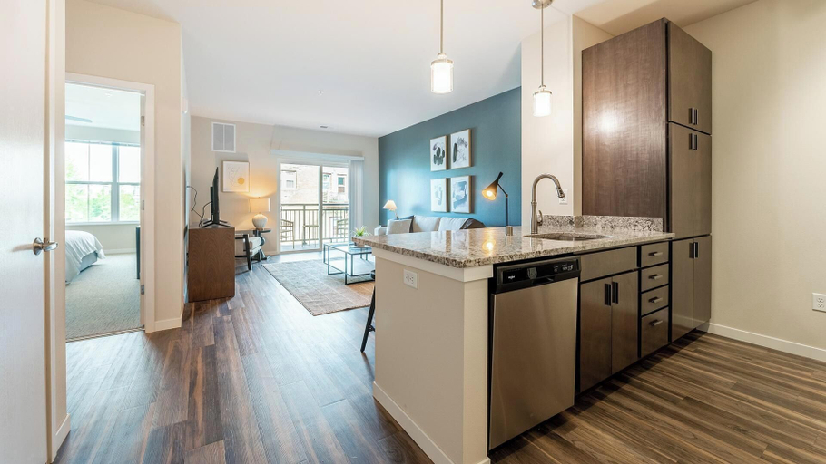 Room 4, Landing Apartments near Calusa Nature Center & Planetarium, Lee