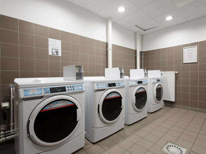 Bathroom 3, Aparthotel Adagio Access Massy Palaiseau, Essonne