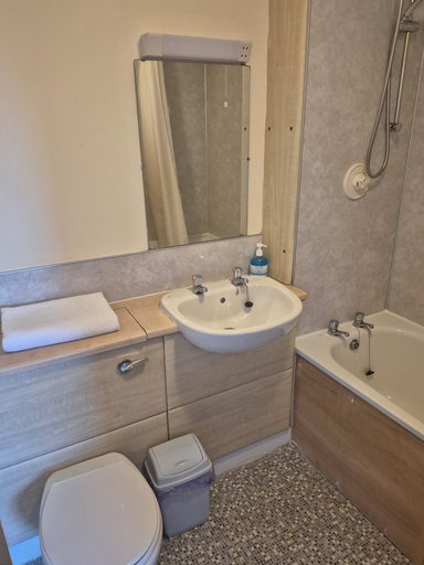 Bathroom, The Hazeldene Hotel, Dumfries and Galloway