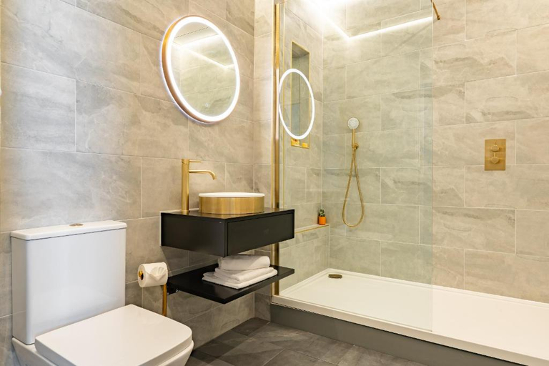 Bathroom 5, Above hotels, Lancashire