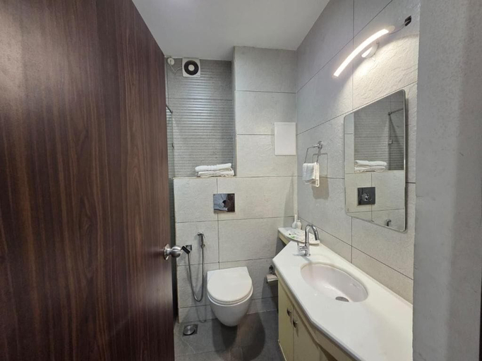 Bathroom 5, PetRose Business Hotel, Ernakulam