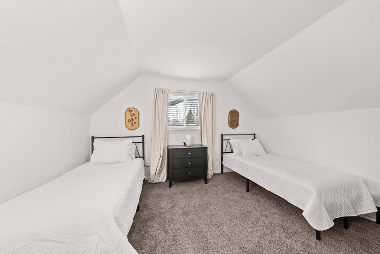 Room 4, Grand North Retreat 4bdr Stay, Franklin