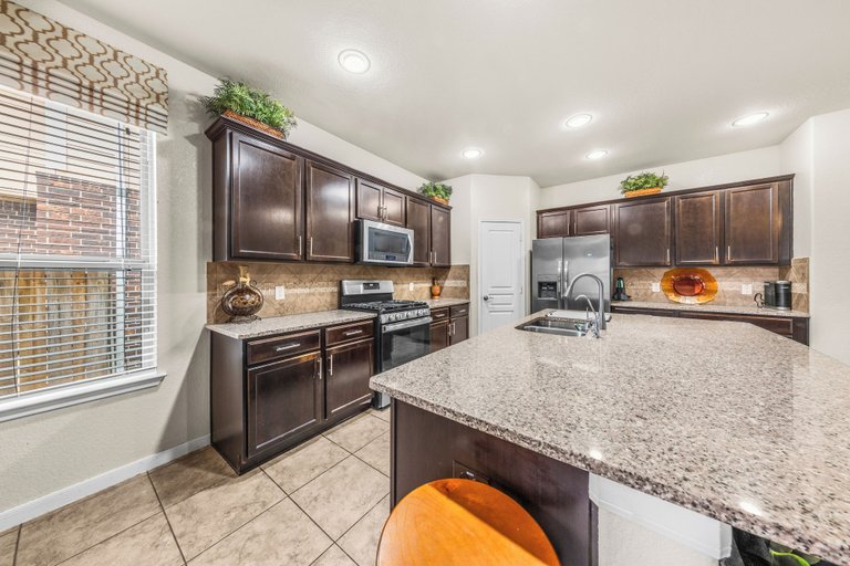 Private kitchen 3, Cypress - Private Bedroom in Shared Home, Houston