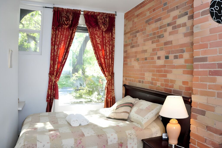 Room 3, Toronto Central Hotels & Suites, Toronto