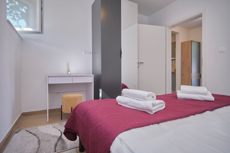 Bedroom 3, Adriatic Shell Apartments, Okrug