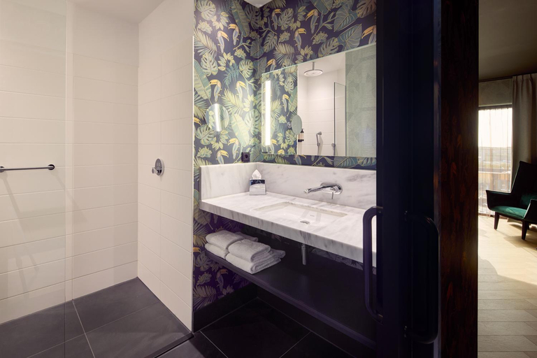 Bathroom 5, Van der Valk Hotel Amsterdam - Amstel, Amsterdam