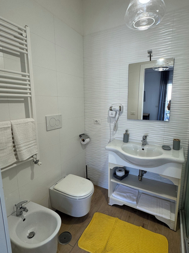 Bathroom 5, Biffi Pompei Apartment, Napoli