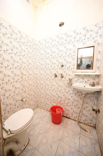 Bathroom 4, Hotel Venkatesh, Varanasi